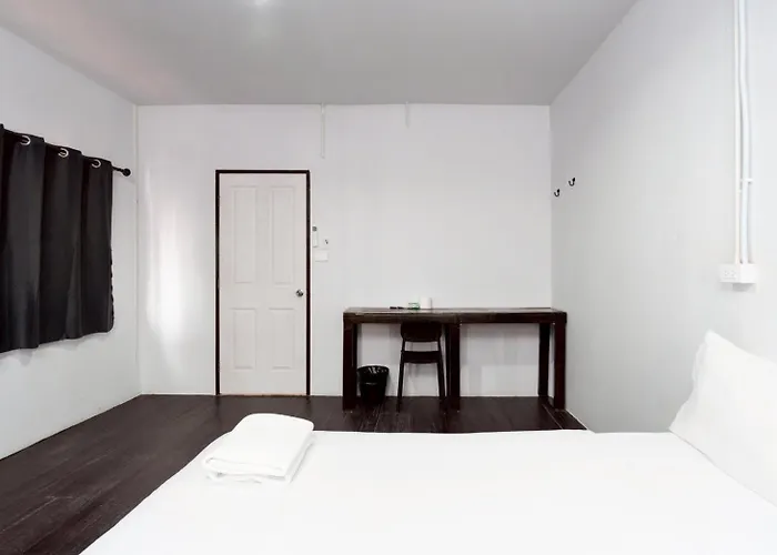 Xx Mitr Khaosan Street - มิตร ตรอกข้าวสาร